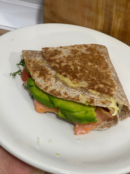 wrap de aguacate con salmón